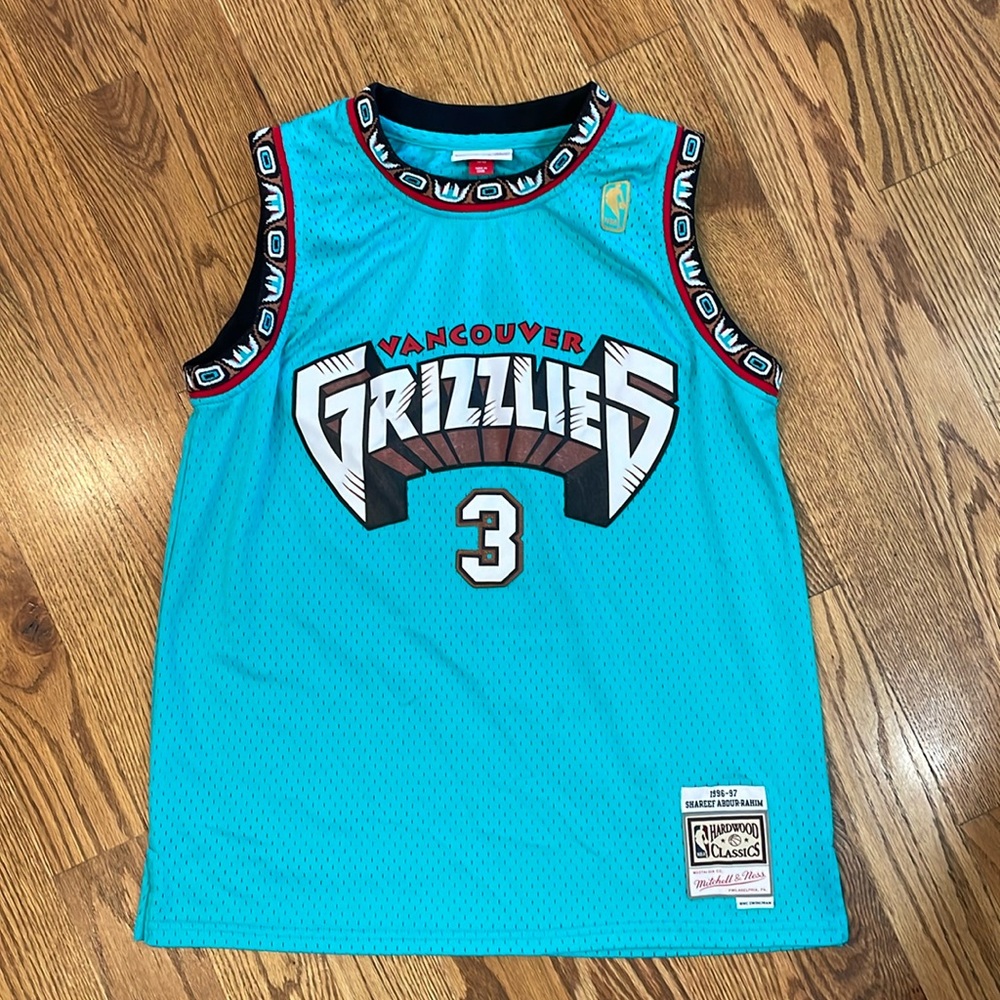 Boy’s Vancouver Grizzlies Shareef Abdur-Rahim Basketball Jersey. Size XL.